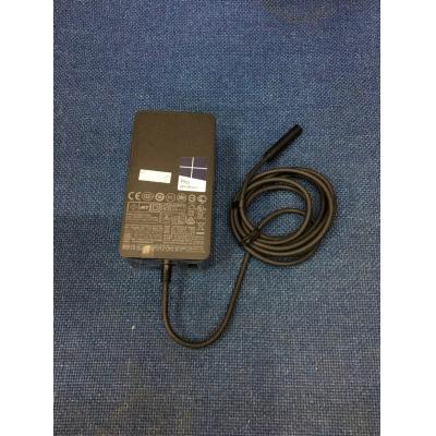 Microsoft 原廠火牛適配器(12V 3.6A 48W) 磁性卡扣